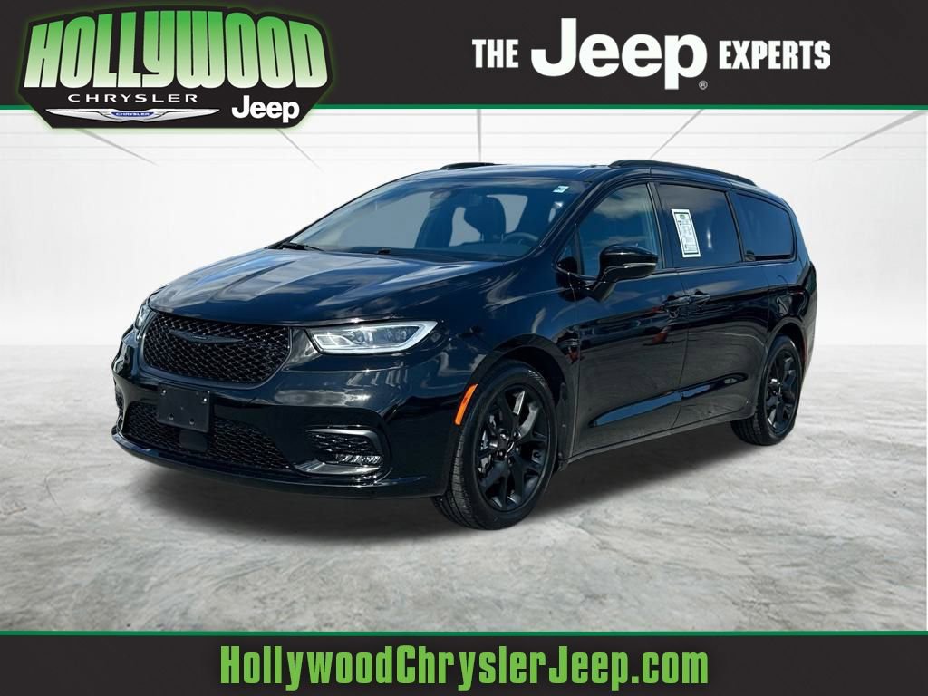 Used 2025 Chrysler Pacifica Limited