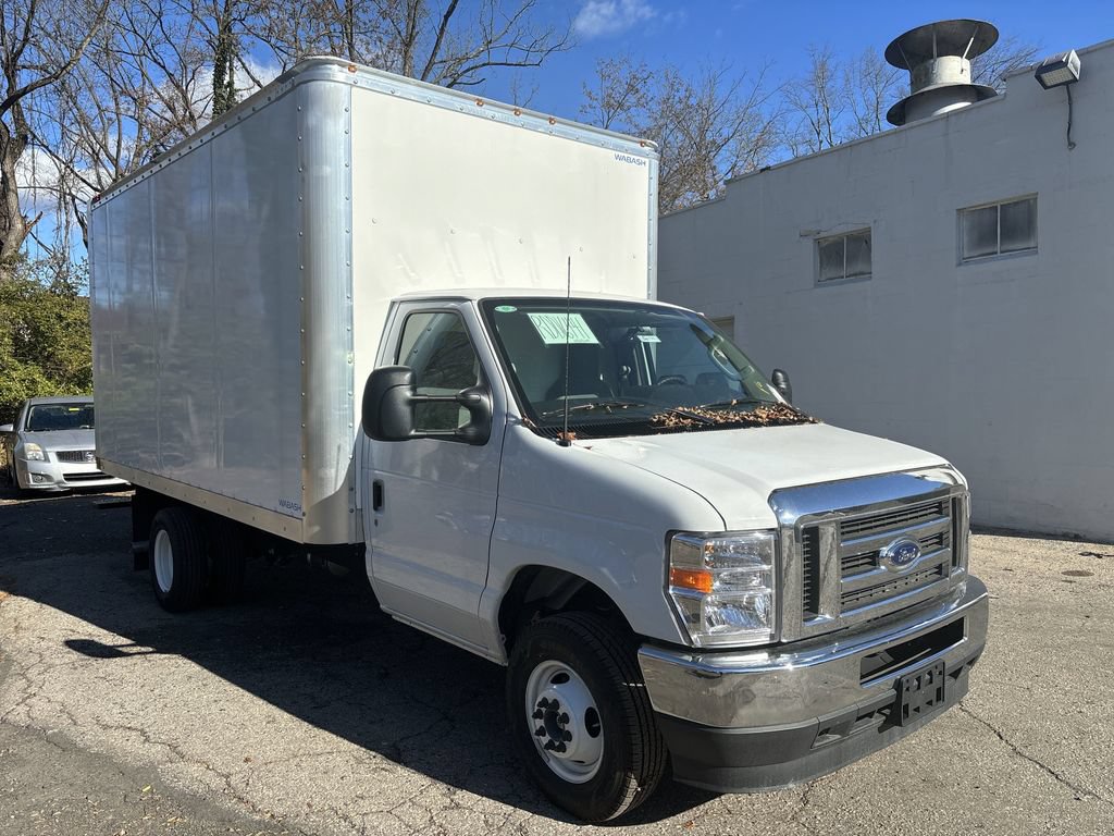 New 2024 Ford E-450 and Econoline 450 Super Duty w/ Power Windows & Locks Group RWD image 3