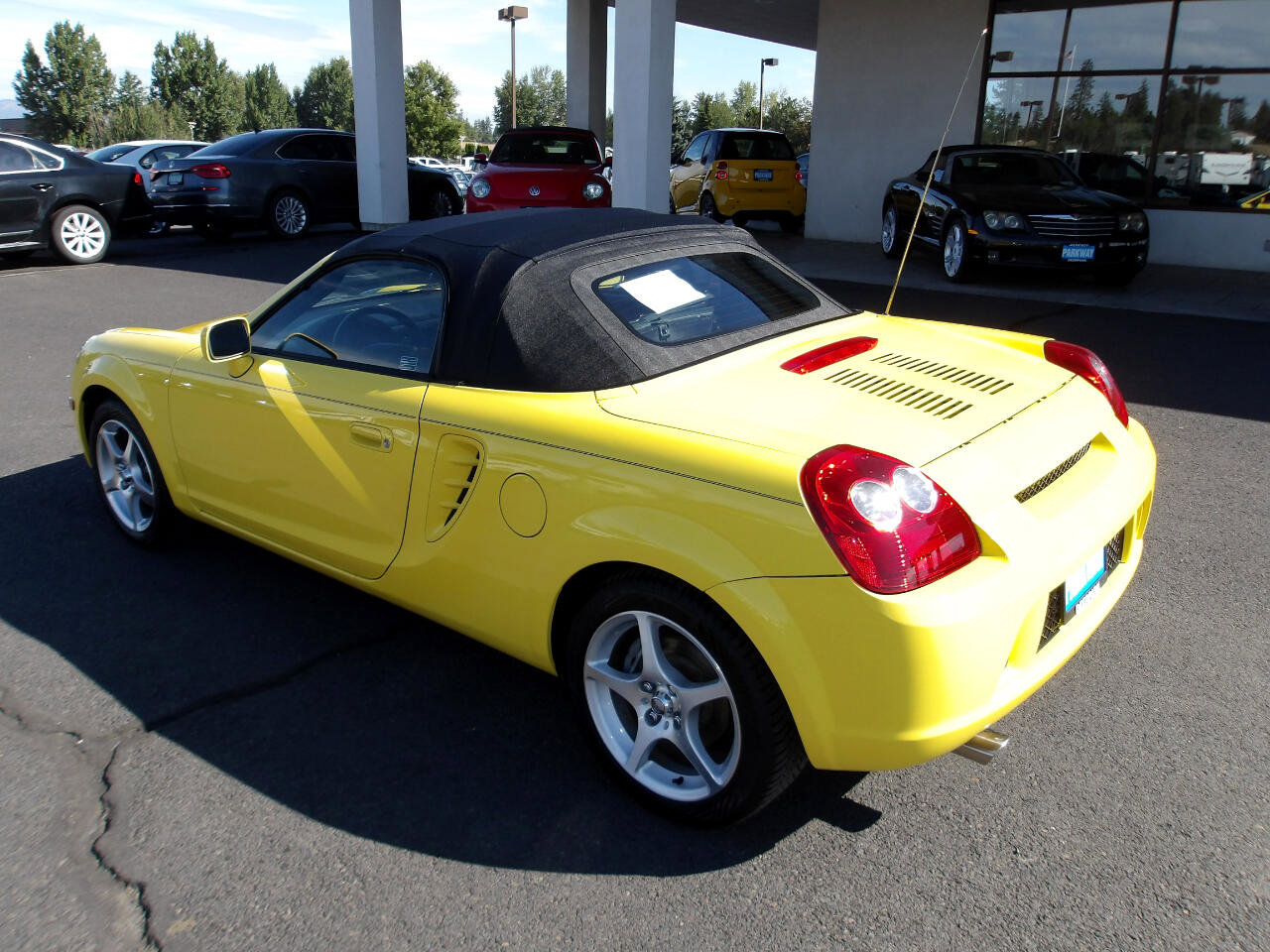 Used 2003 Toyota MR2 image 3