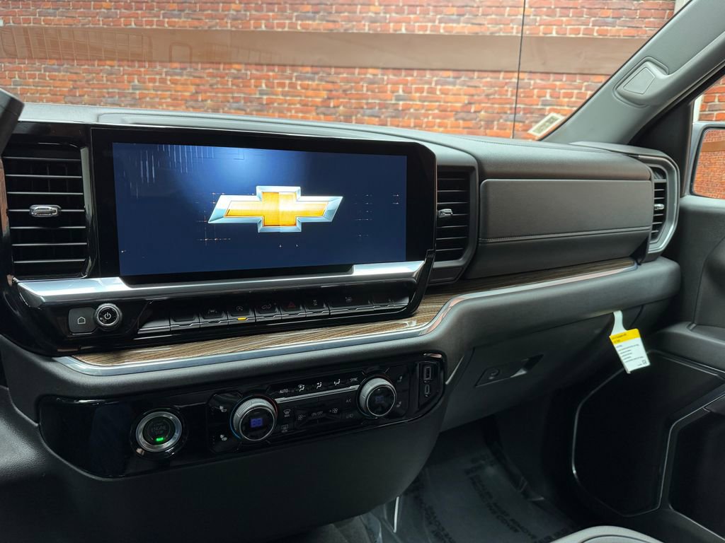 Used 2024 Chevrolet Silverado 1500 LT image 16