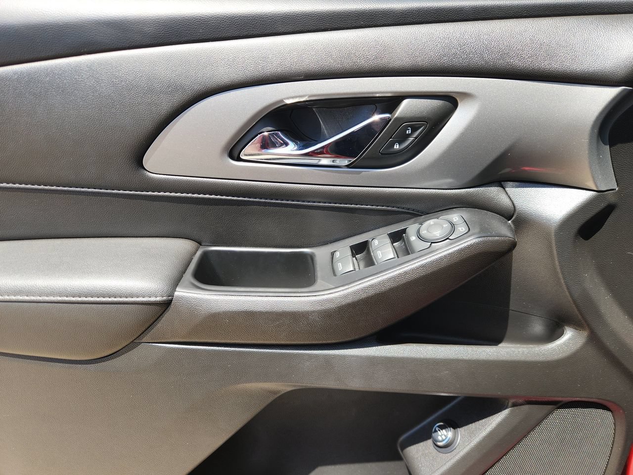Used 2023 Chevrolet Traverse LT FWD image 24