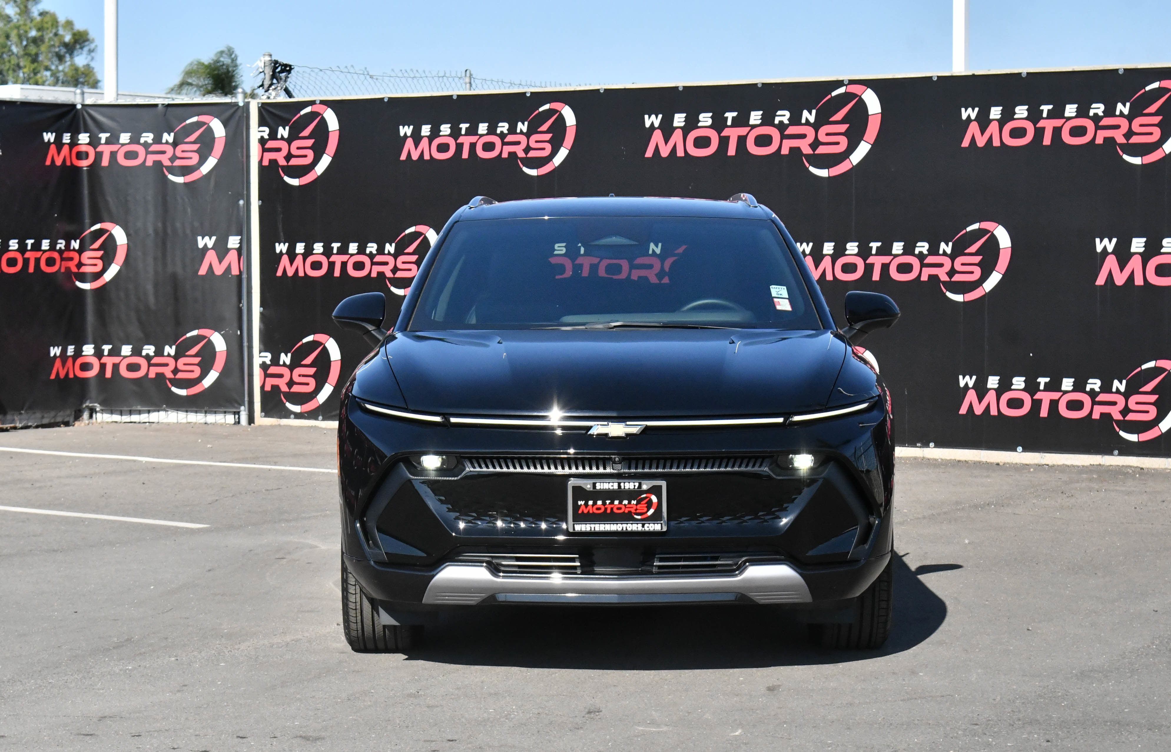 Used 2025 Chevrolet Equinox EV LT FWD image 2