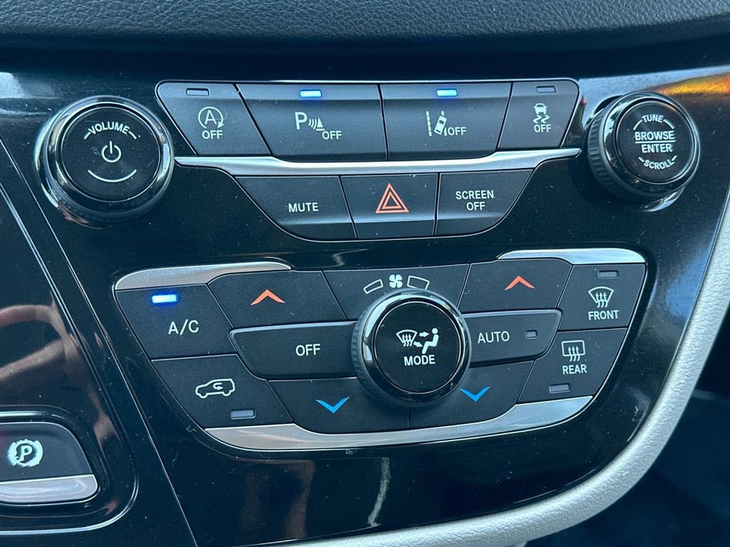 Used 2023 Chrysler Pacifica Touring-L FWD image 20