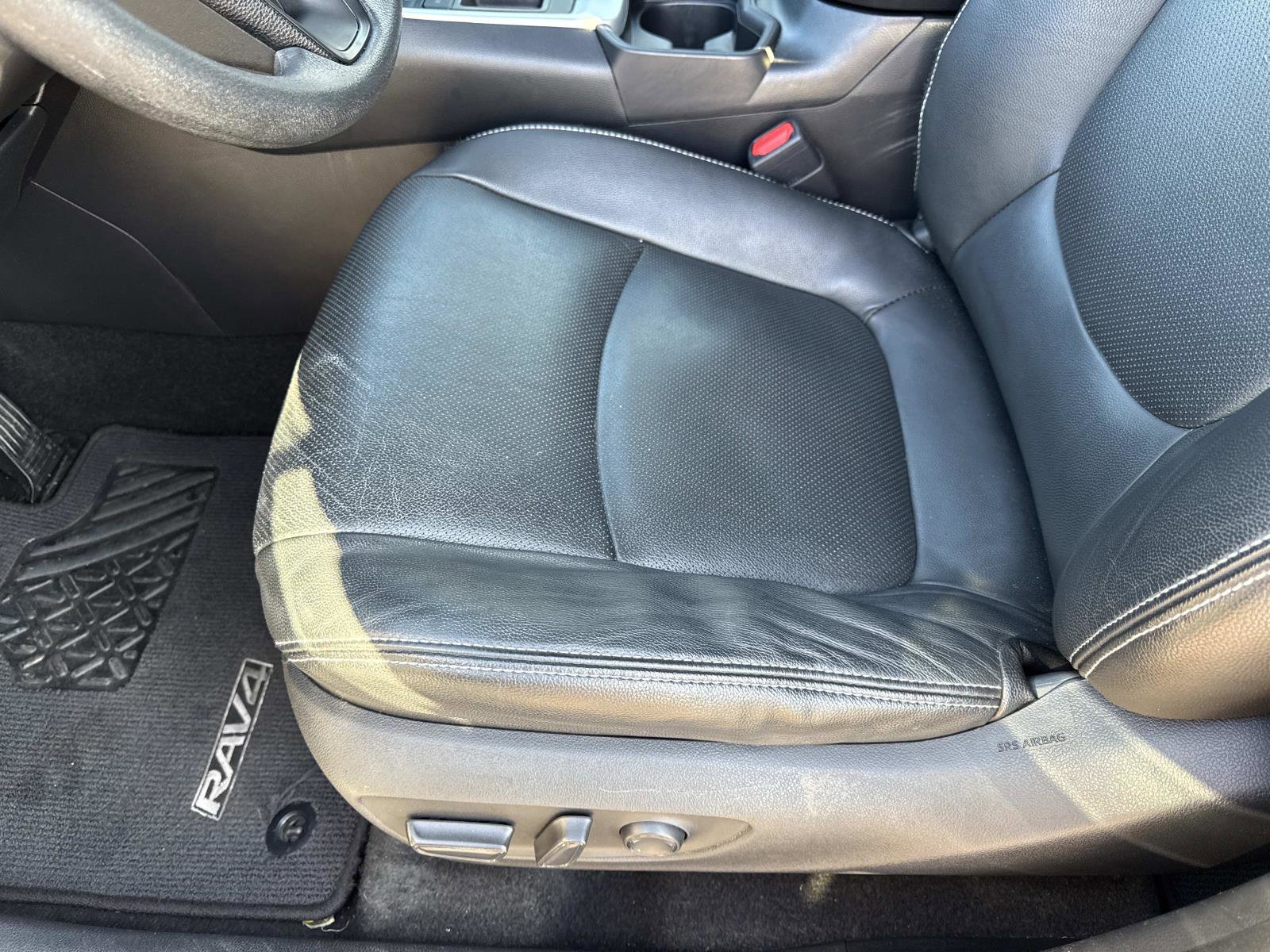 Used 2021 Toyota RAV4 XLE image 19