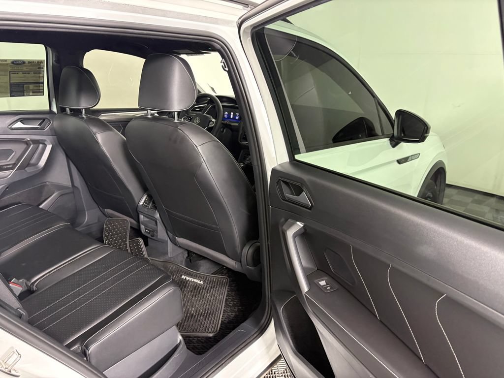 Used 2022 Volkswagen Tiguan SE R-Line AWD/4WD image 34