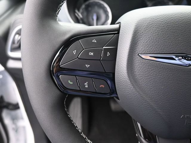 New 2026 Chrysler Pacifica Limited w/ Uconnect Theater Family Group AWD/4WD image 31