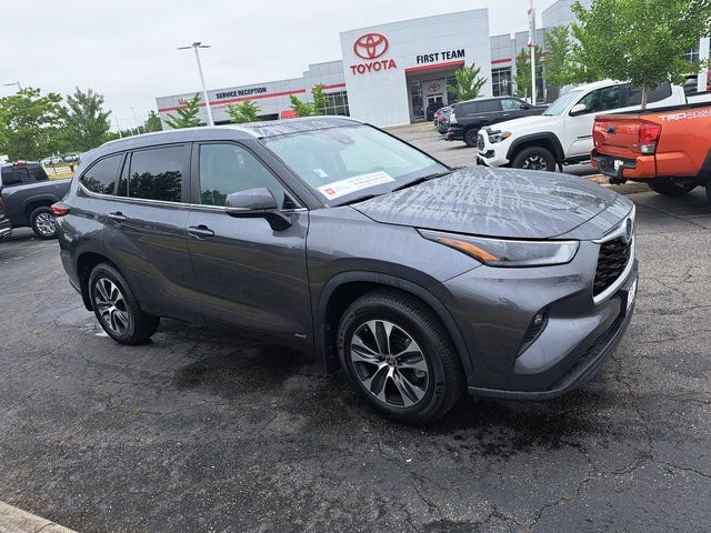 Used 2023 Toyota Highlander XLE AWD/4WD image 6