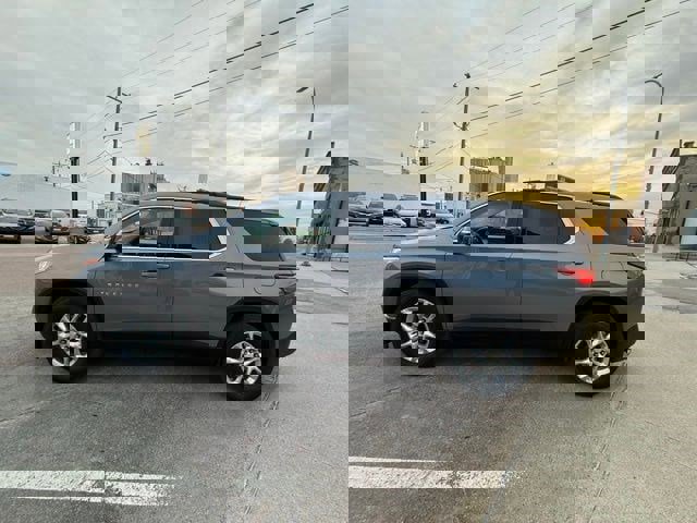 Used 2021 Chevrolet Traverse LT