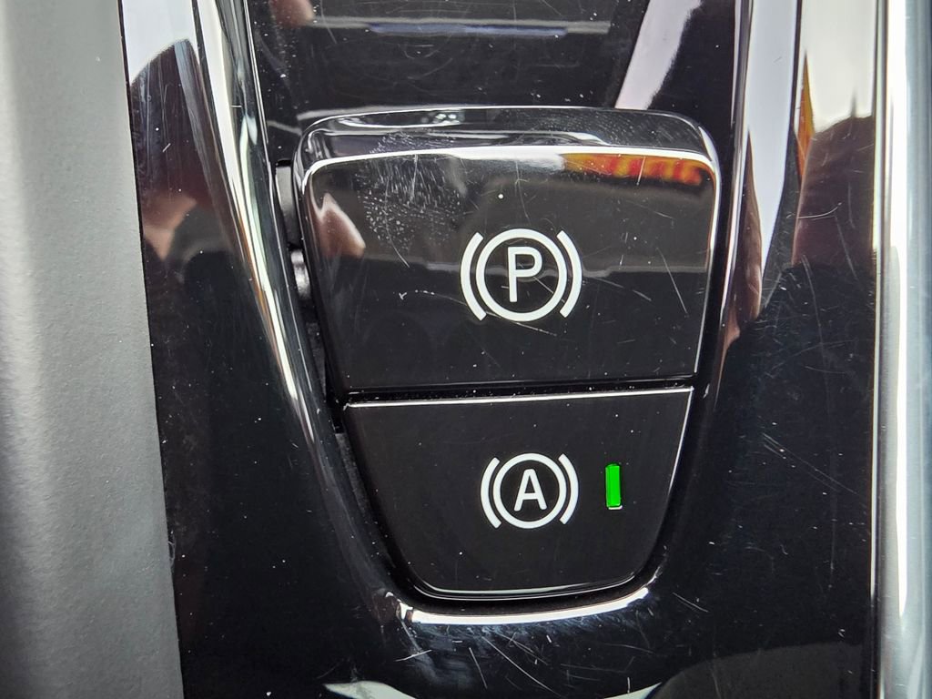 Used 2025 Volvo V60 B5 Cross Country Plus image 24