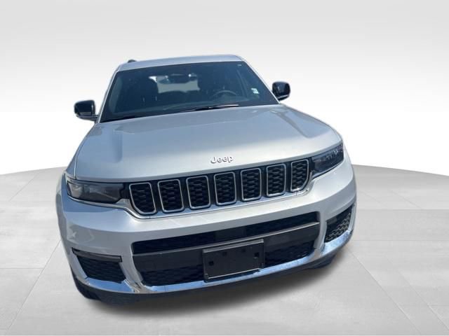 Used 2025 Jeep Grand Cherokee L Limited w/ Trailer Tow Package AWD/4WD image 3