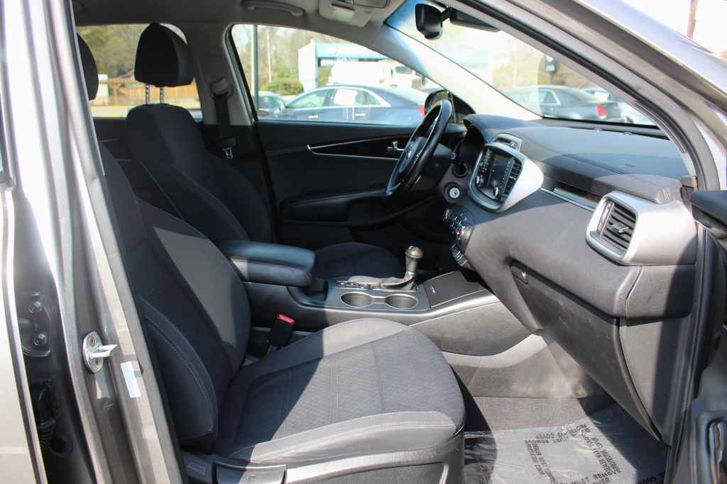 Used 2018 Kia Sorento LX image 29