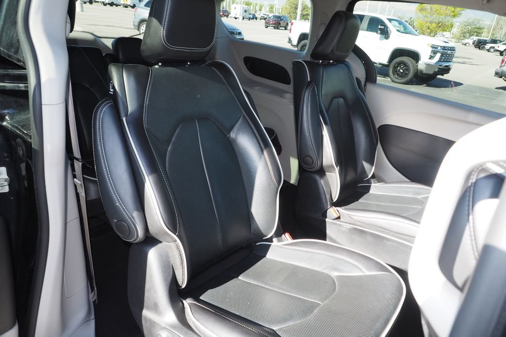 Used 2023 Chrysler Pacifica Limited FWD image 20