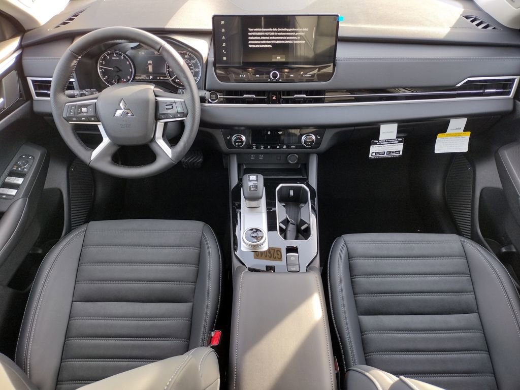 New 2026 Mitsubishi Outlander SE image 2