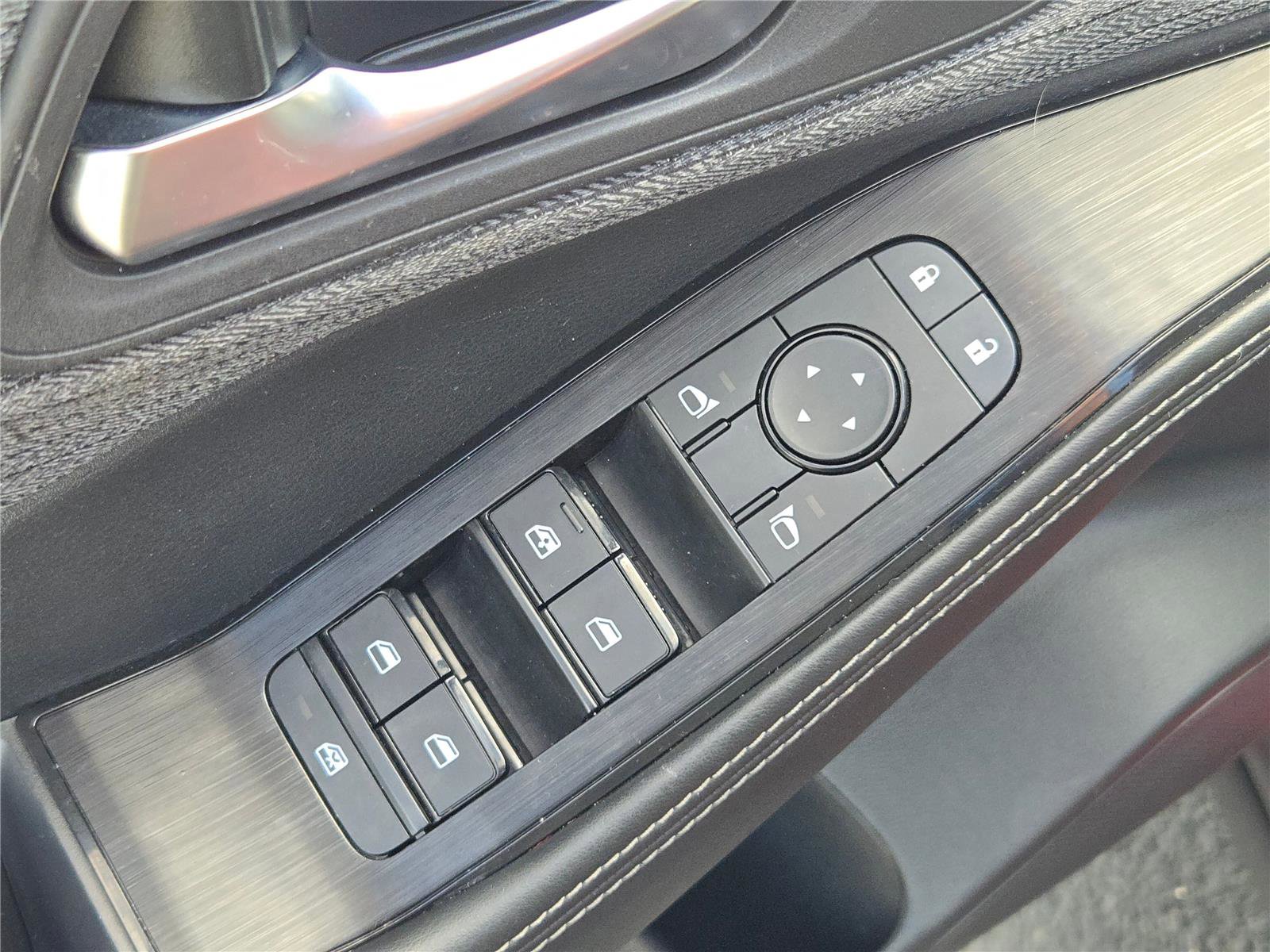 Used 2023 Nissan Rogue SV image 23