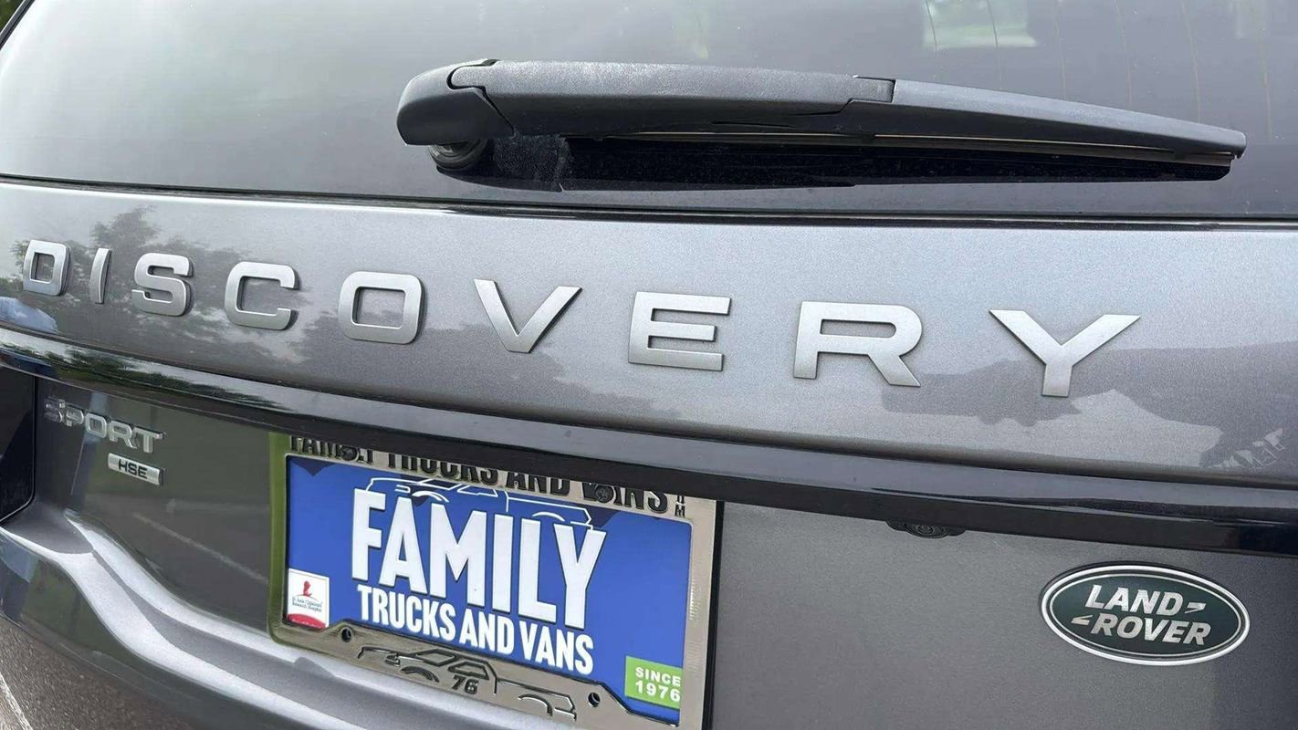 Used 2017 Land Rover Discovery Sport HSE image 18