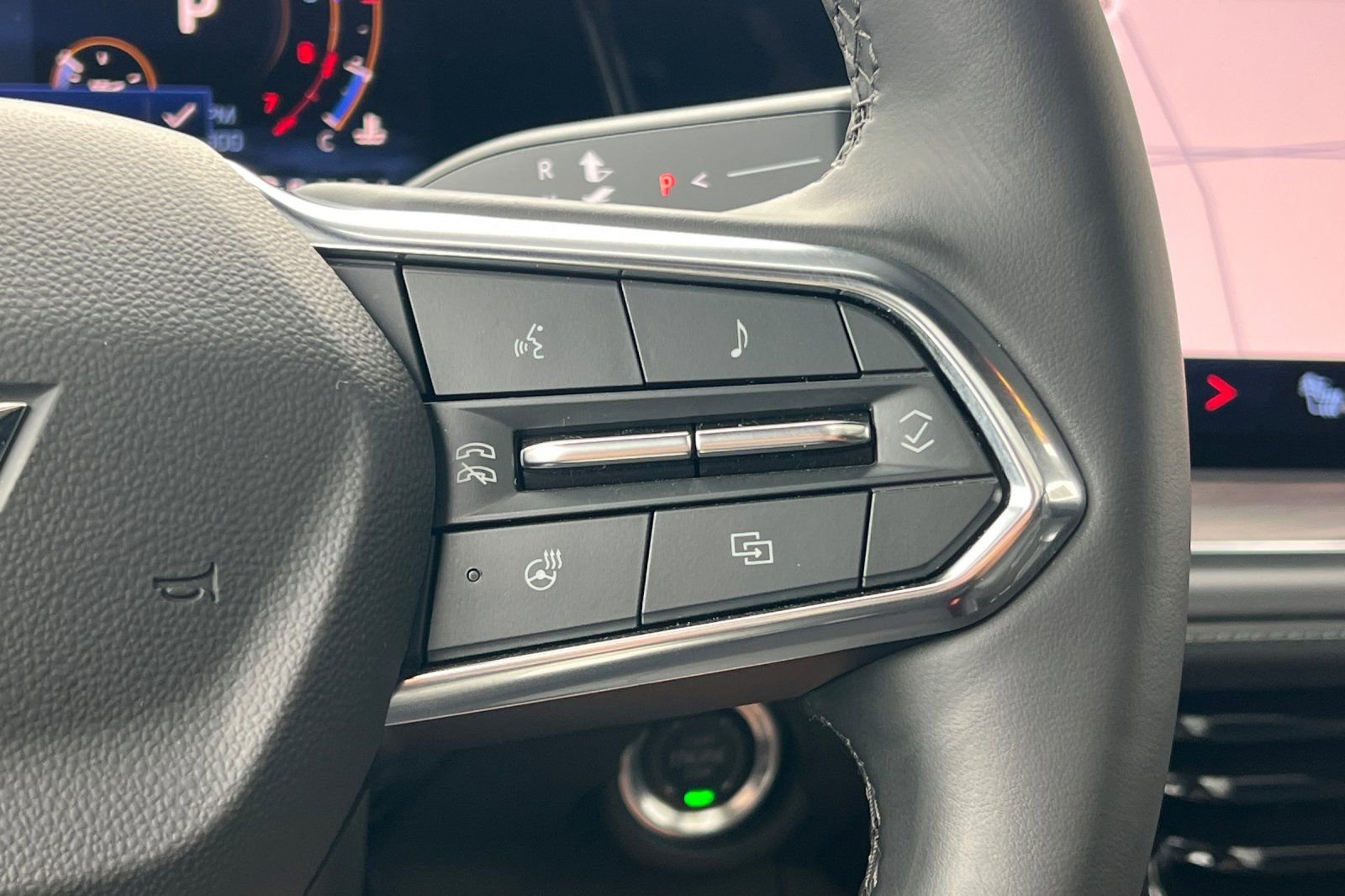 Used 2025 Chevrolet Suburban LT w/ Comfort Package image 31