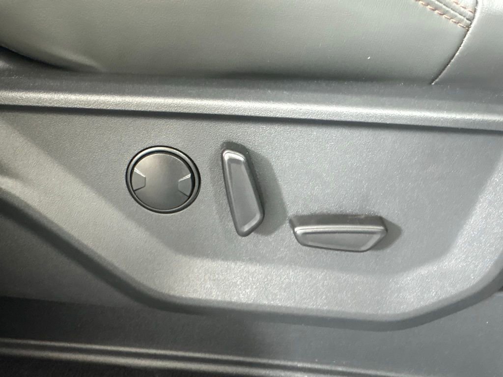 Used 2025 Ford Expedition Active image 39