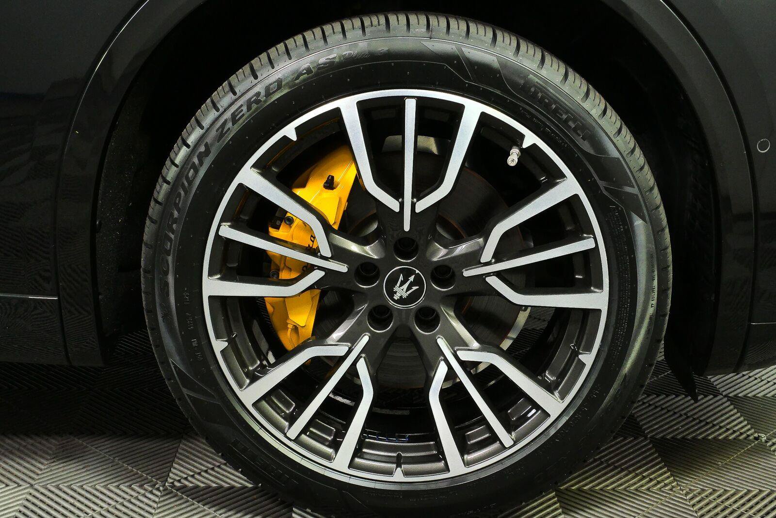 Used 2023 Maserati Grecale Modena AWD/4WD image 7