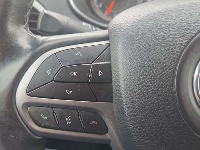 Used 2019 Jeep Cherokee Latitude w/ Cold Weather Group AWD/4WD image 37