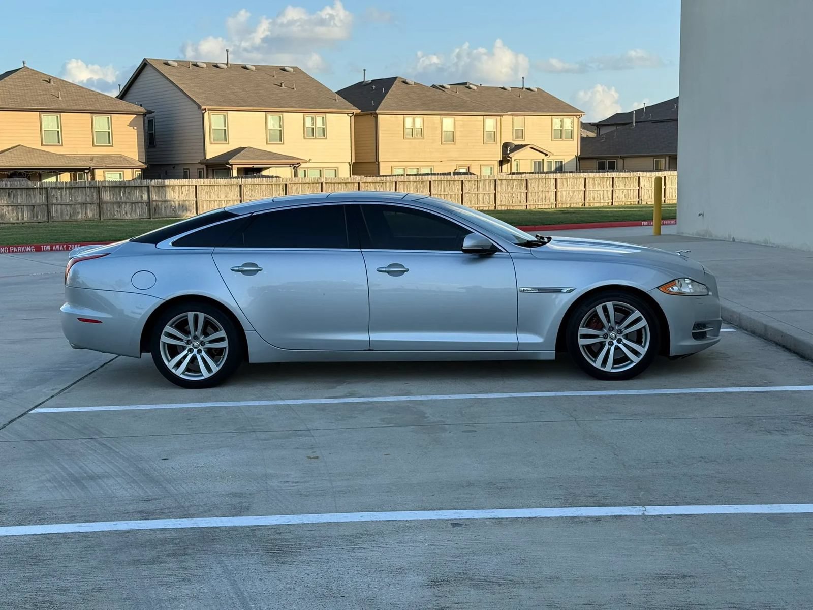 Used 2011 Jaguar XJ L RWD image 8