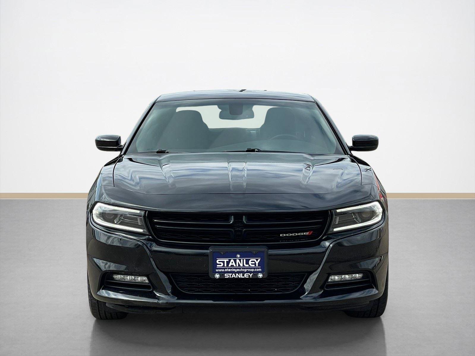 Certified 2022 Dodge Charger SXT AWD/4WD image 2