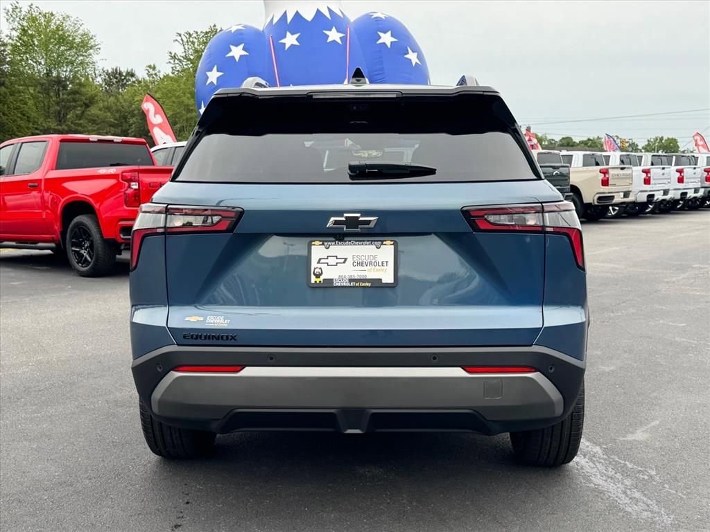 New 2026 Chevrolet Equinox LT w/ Midnight Edition FWD image 4