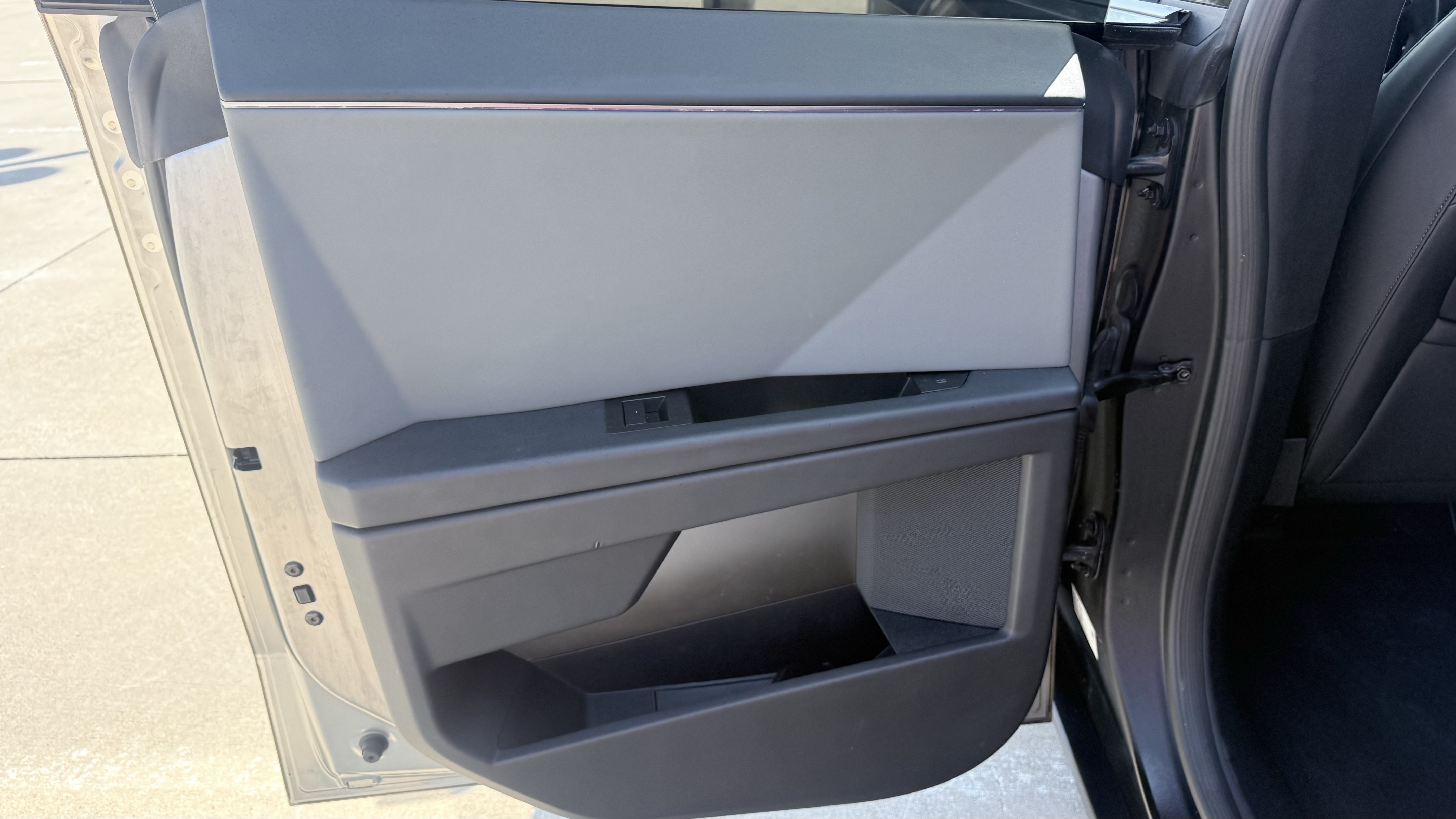 Used 2025 Tesla Cybertruck AWD Crew Cab image 33