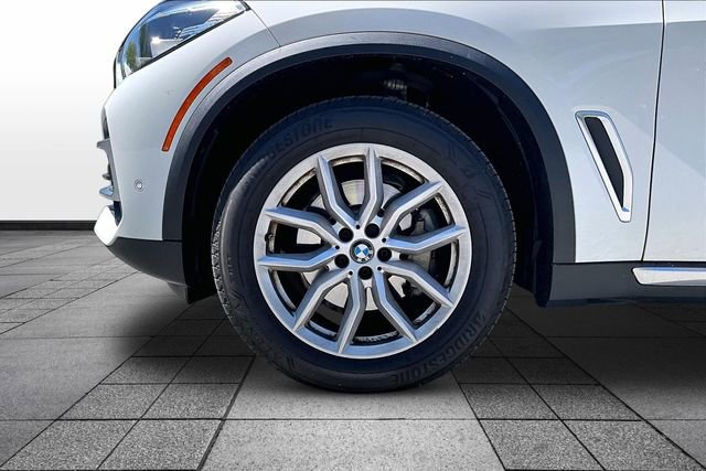 Used 2022 BMW X5 xDrive40i w/ Parking Assistance Package AWD/4WD image 4