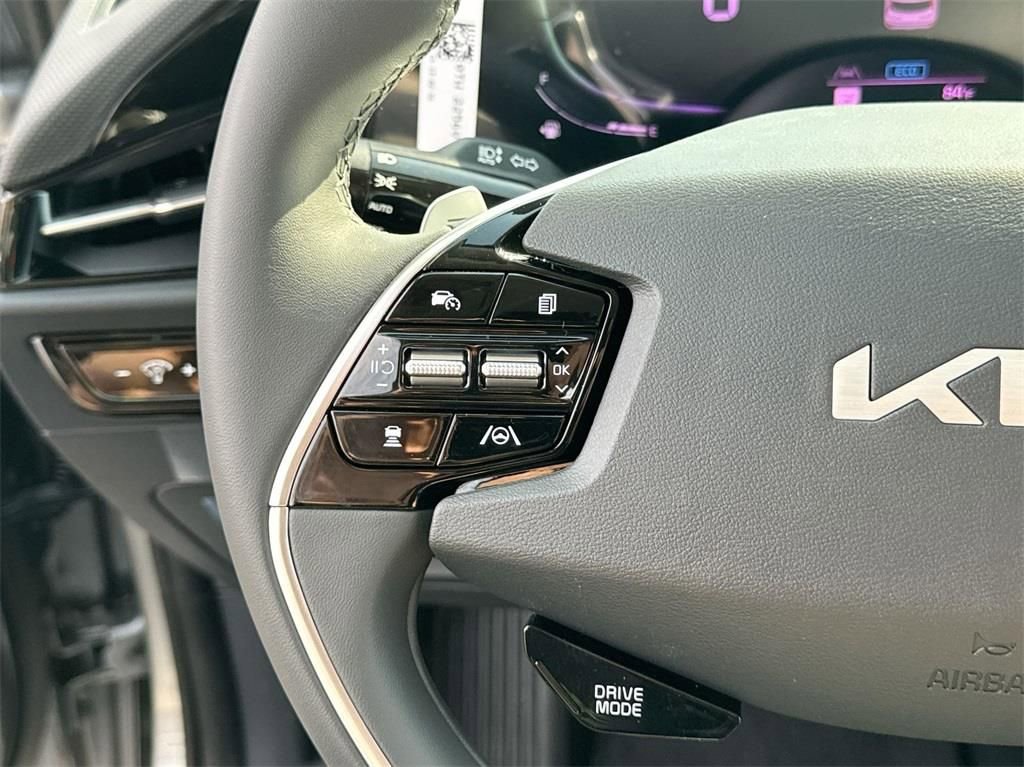 Certified 2025 Kia Niro EX image 24