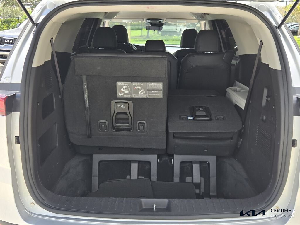 Certified 2022 Kia Carnival LX FWD image 11