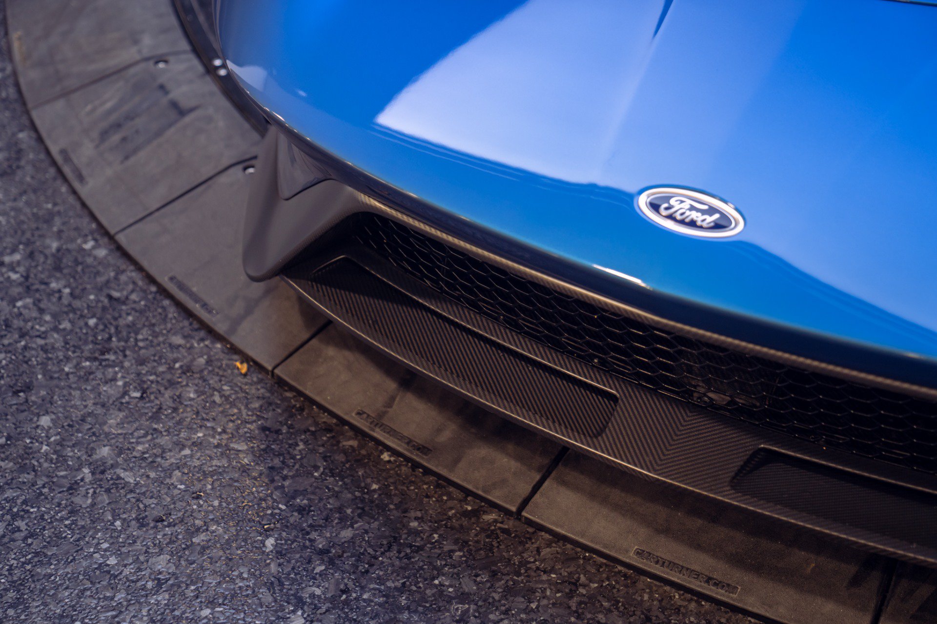 Used 2021 Ford GT RWD image 14