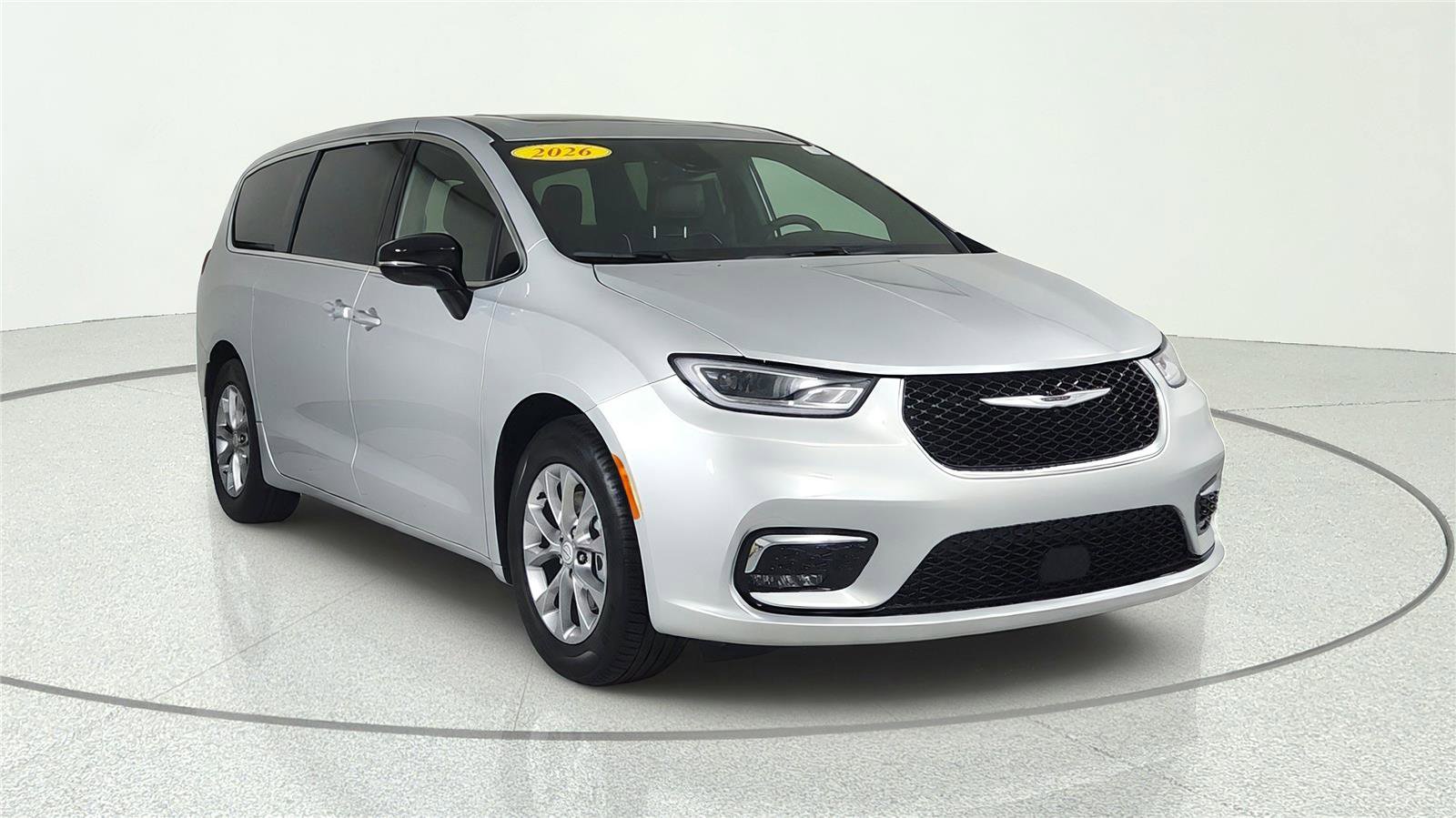 Used 2026 Chrysler Pacifica Limited FWD image 1