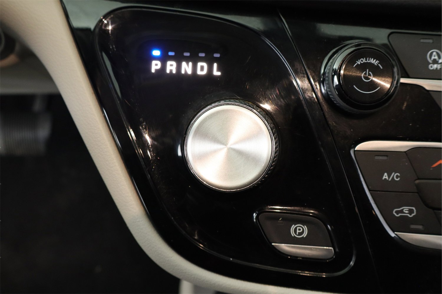 Used 2019 Chrysler Pacifica Touring-L image 26