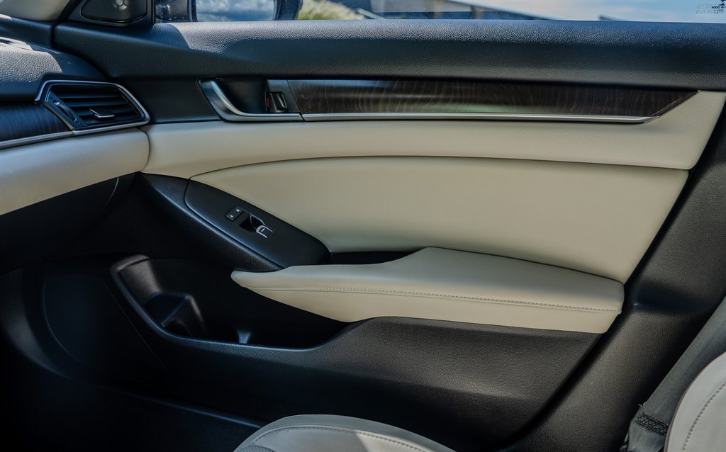 Used 2018 Honda Accord Touring image 24