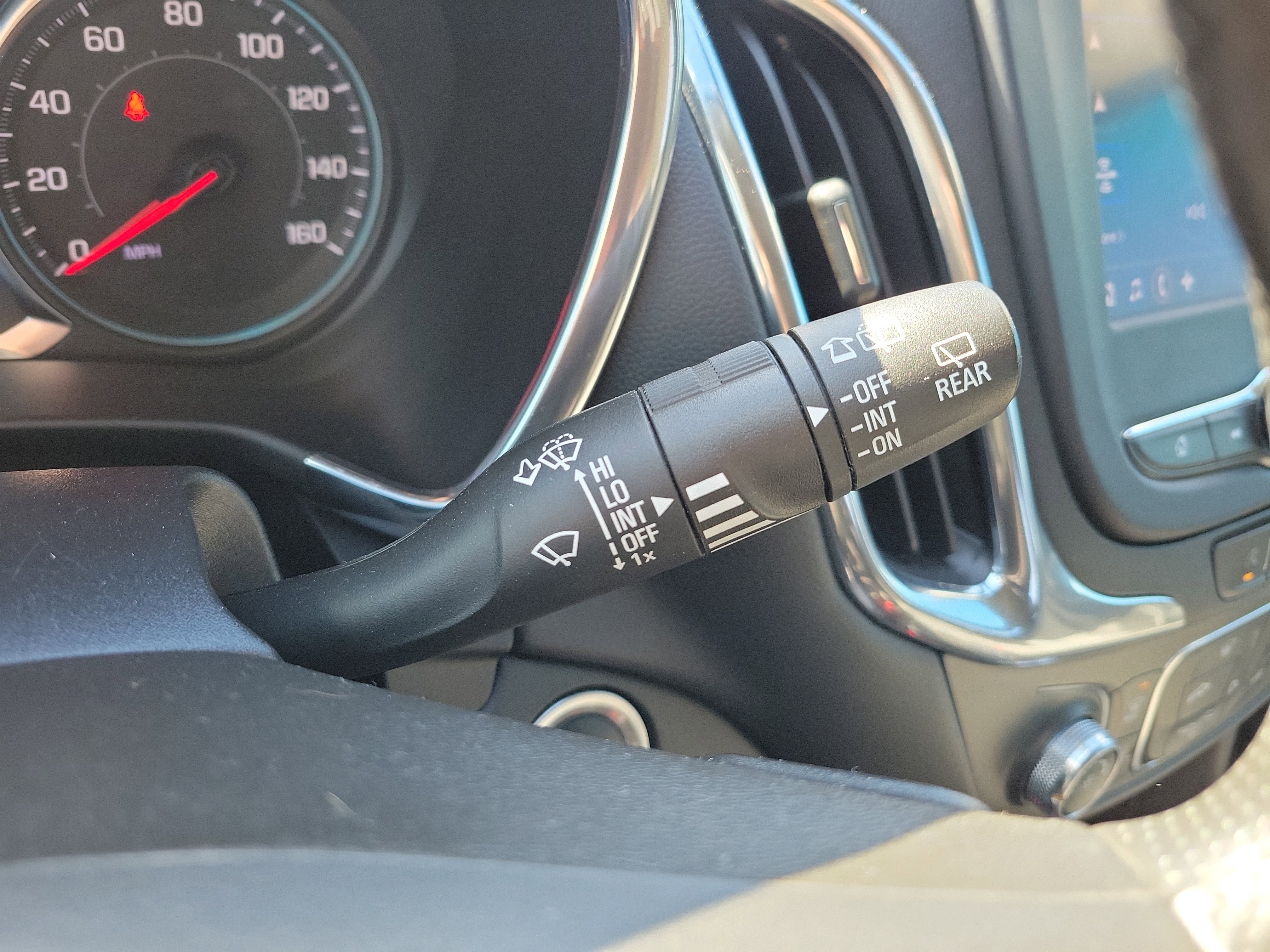 Used 2022 Chevrolet Equinox LT image 28