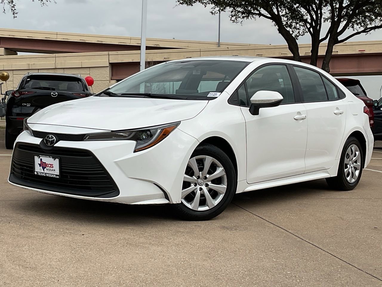 Used 2025 Toyota Corolla LE image 2