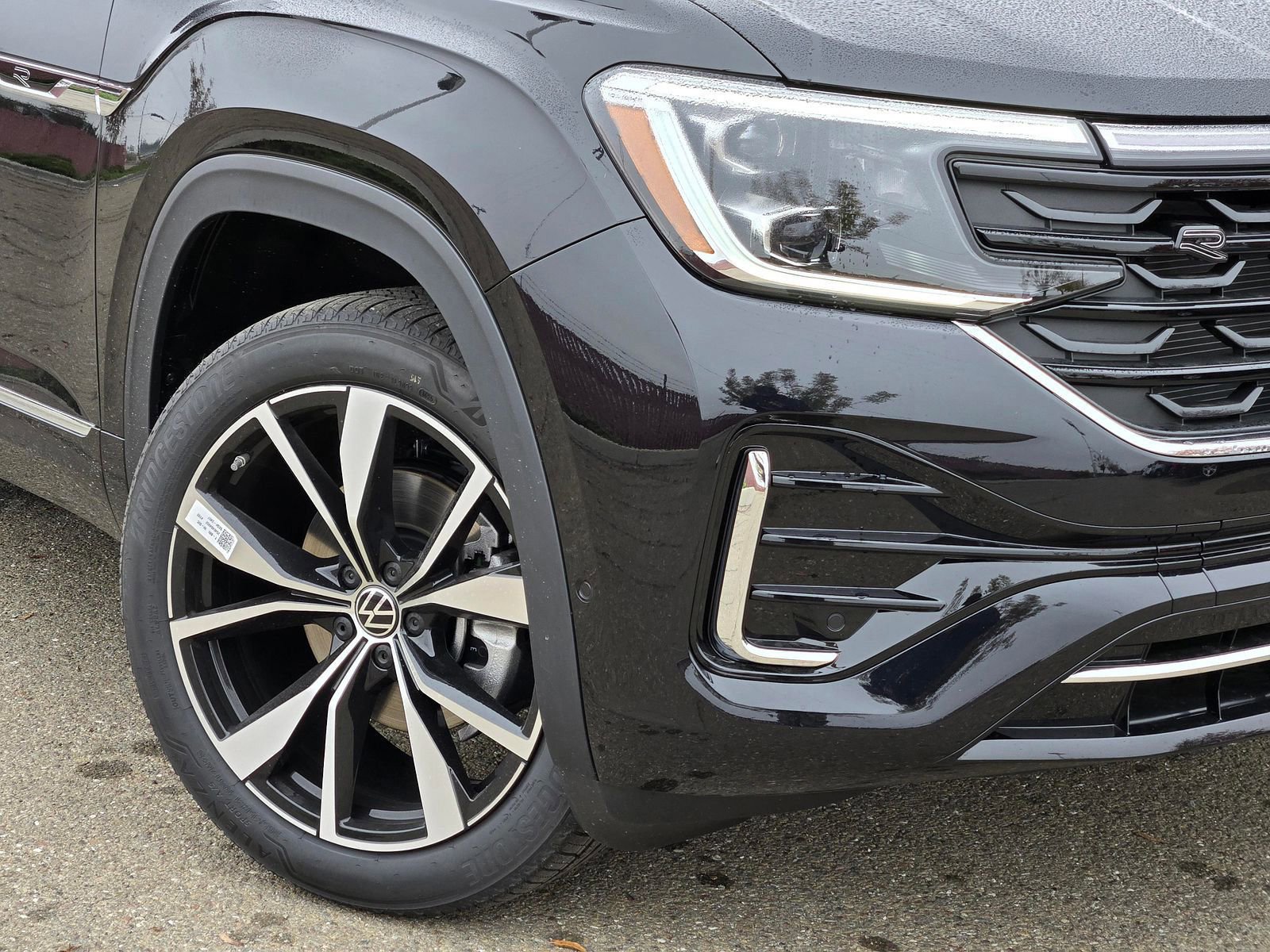 New 2026 Volkswagen Atlas SEL Premium R-Line AWD/4WD image 2