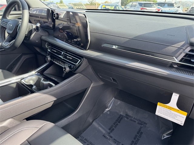 New 2026 Chevrolet Traverse LT w/ Midnight/Sport Edition image 6