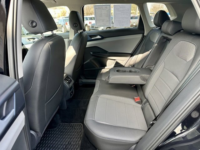 Certified 2024 Volkswagen Taos SE image 18