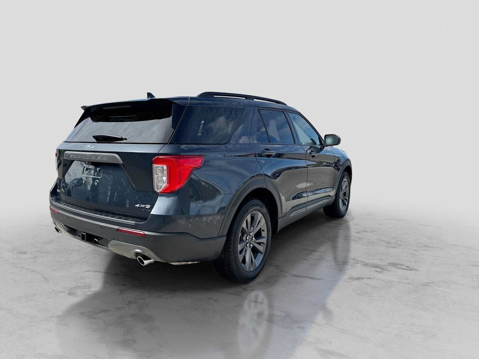 Used 2024 Ford Explorer XLT w/ Equipment Group 202A AWD/4WD image 6