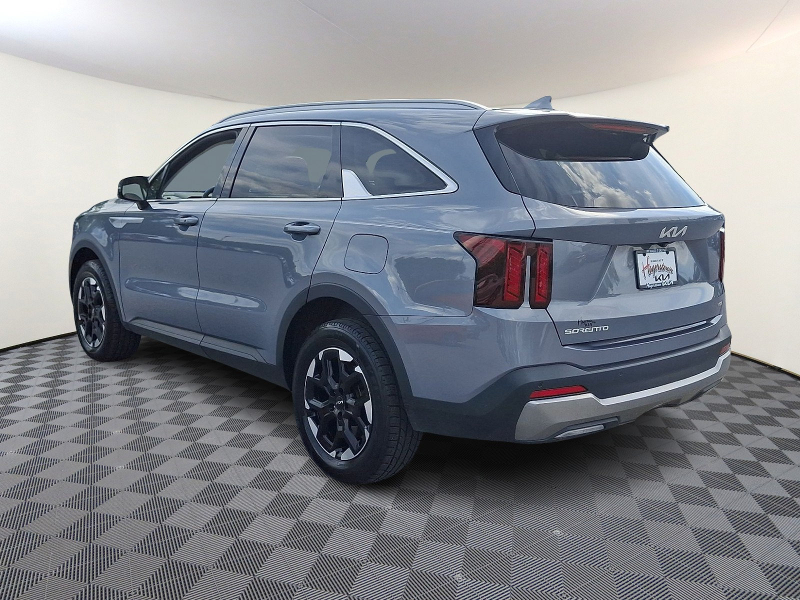 Certified 2025 Kia Sorento S w/ Panoramic Sunroof Package AWD/4WD image 4
