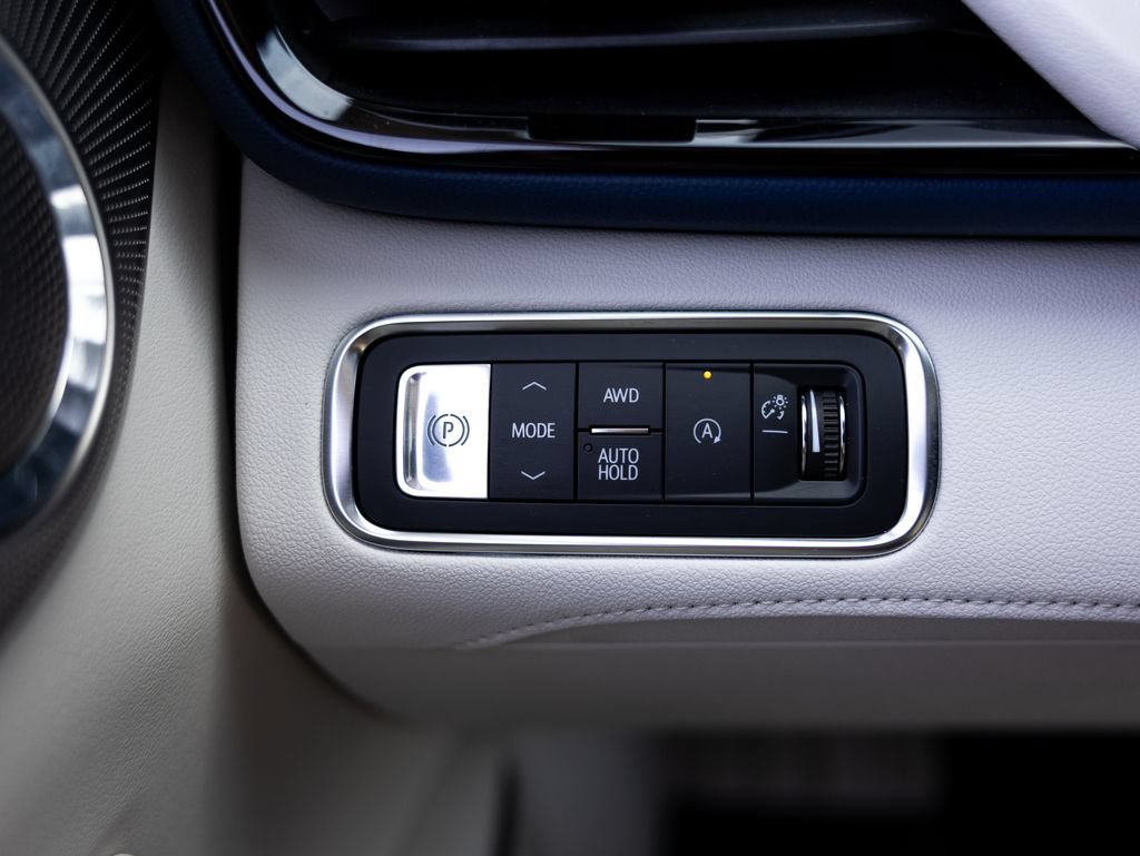 Used 2025 Buick Enclave Avenir AWD/4WD image 24