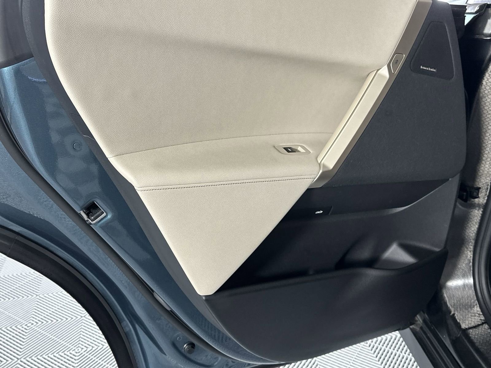 Used 2022 BMW iX xDrive50 w/ Premium Package image 29