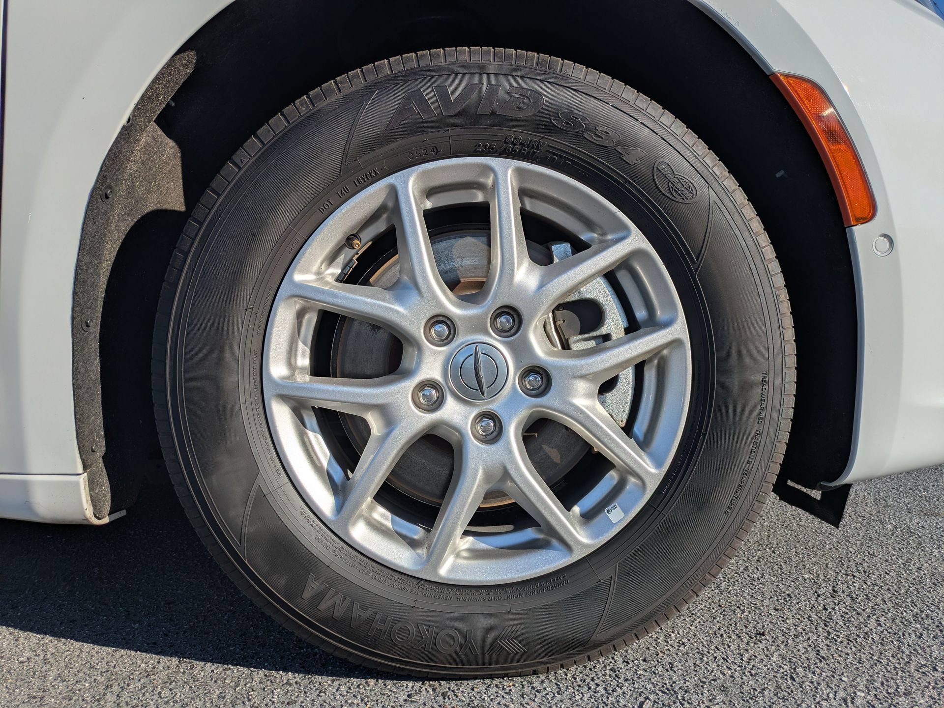 Used 2024 Chrysler Pacifica Touring-L FWD image 12