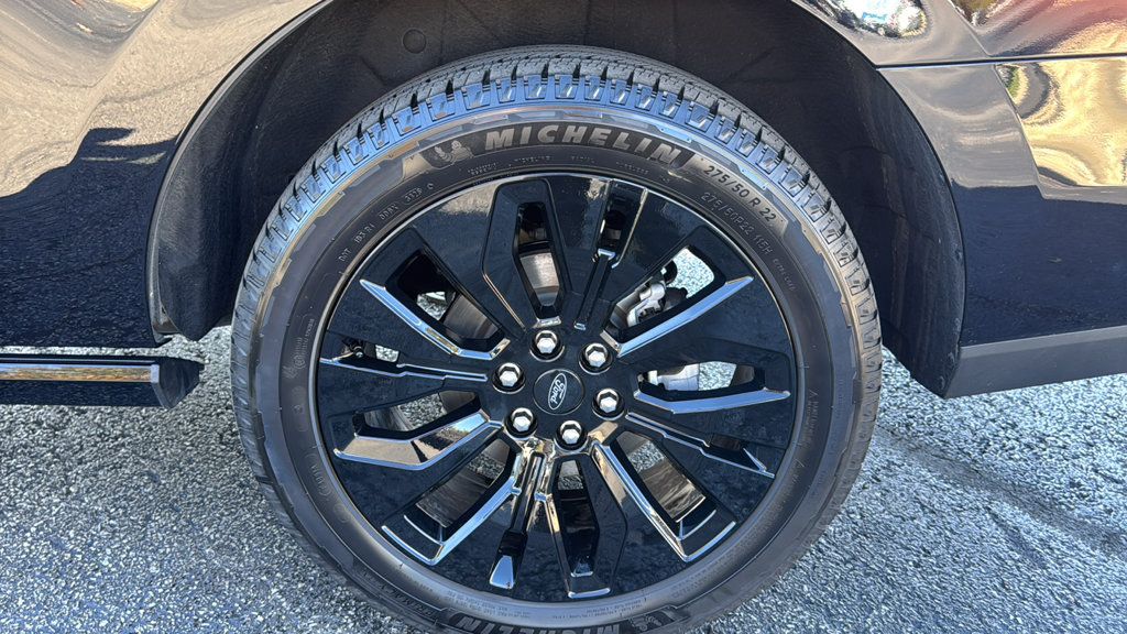Used 2025 Ford Expedition Platinum w/ Stealth Appearance Package AWD/4WD image 11