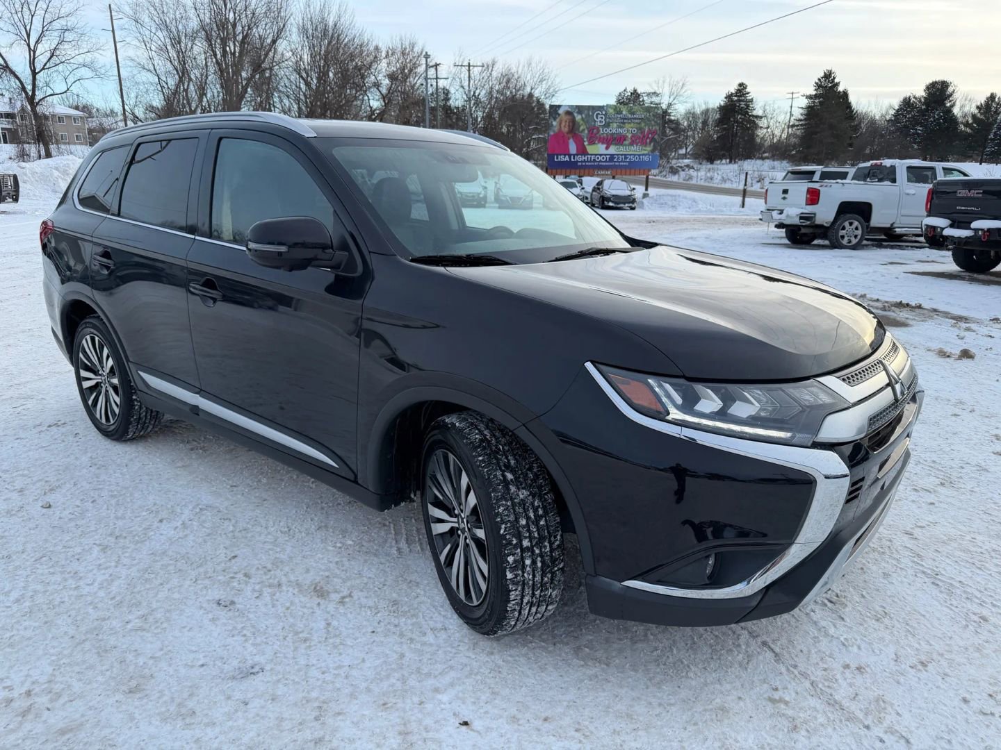 Used 2019 Mitsubishi Outlander SE image 3