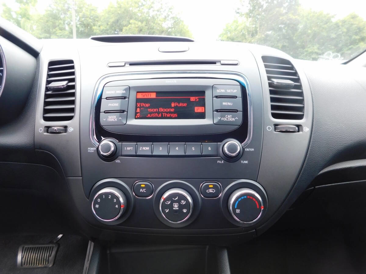 Used 2017 Kia Forte LX image 10