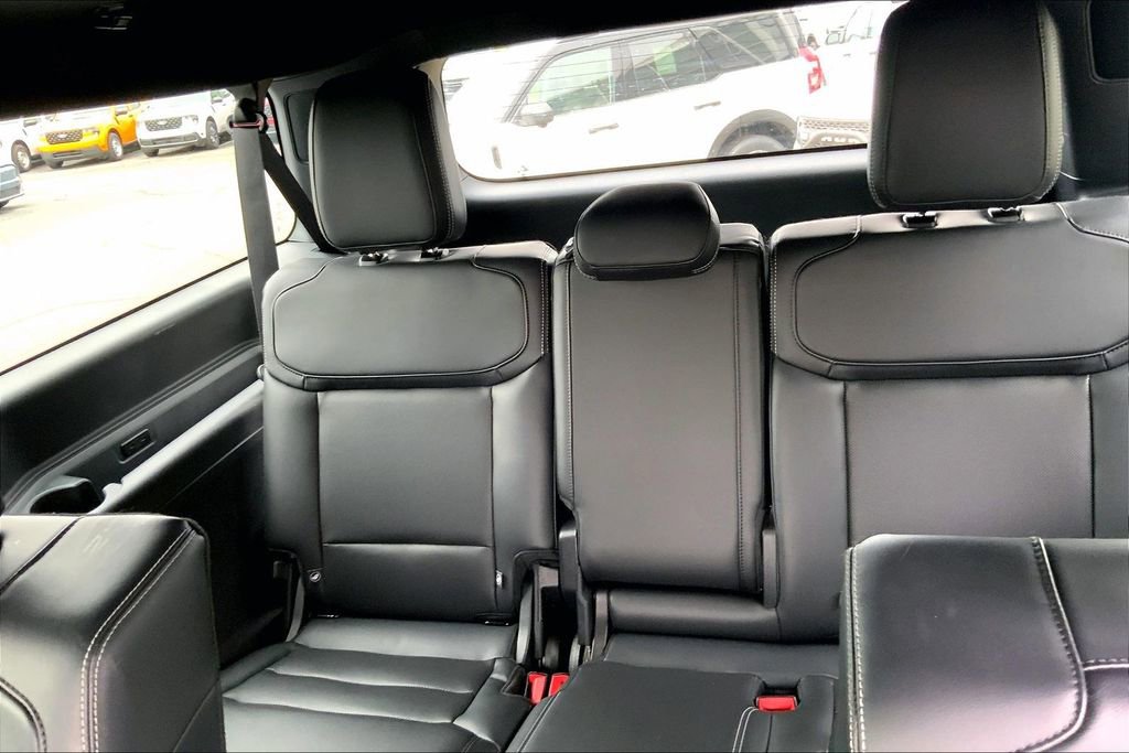 Used 2025 Ford Expedition Max Platinum w/ Stealth Performance Package AWD/4WD image 12