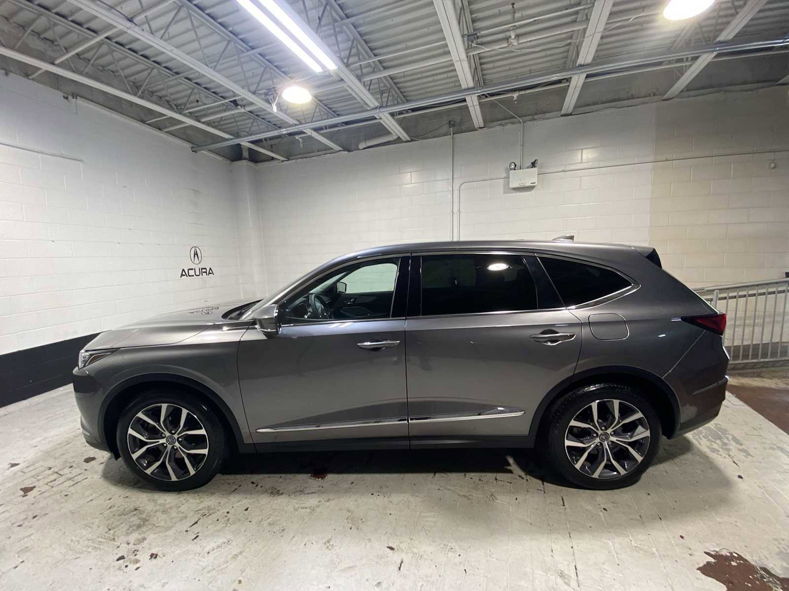 Used 2024 Acura MDX SH-AWD w/ Technology Package image 3