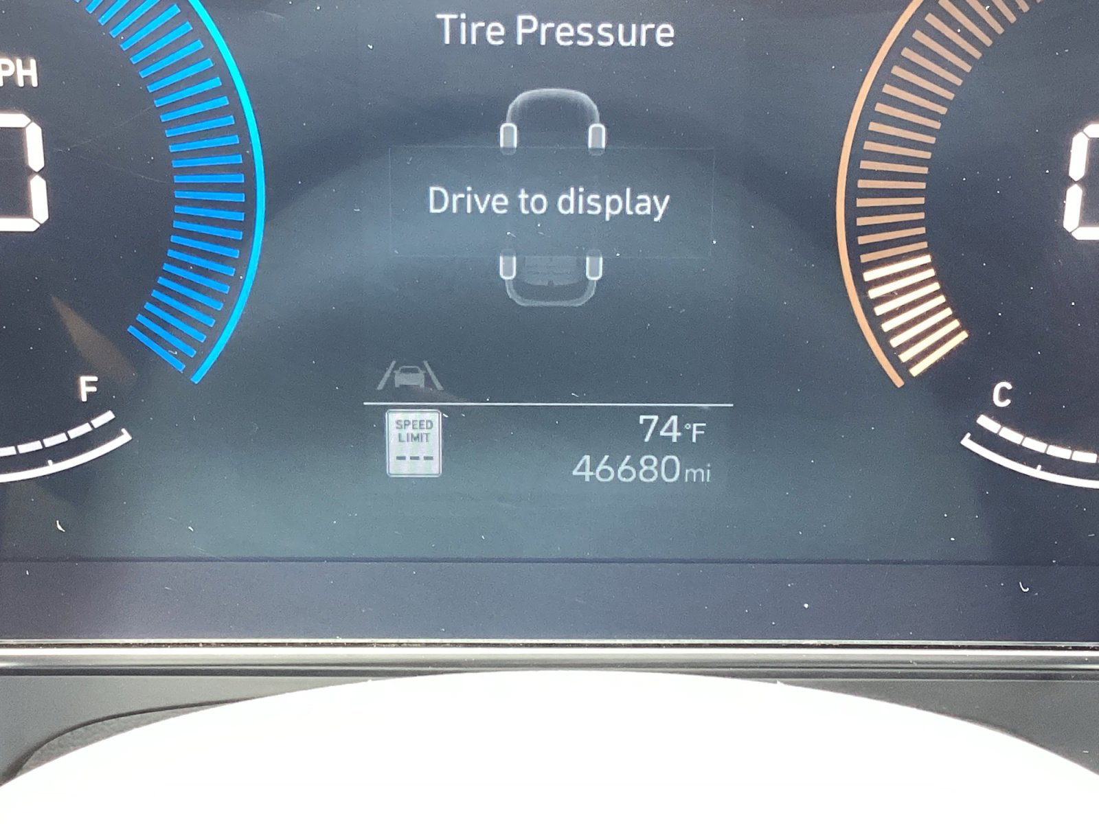 Used 2024 Hyundai Kona SEL FWD image 3